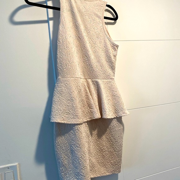 Charlotte Russe Beige Party Dress size 2 - Picture 7 of 9